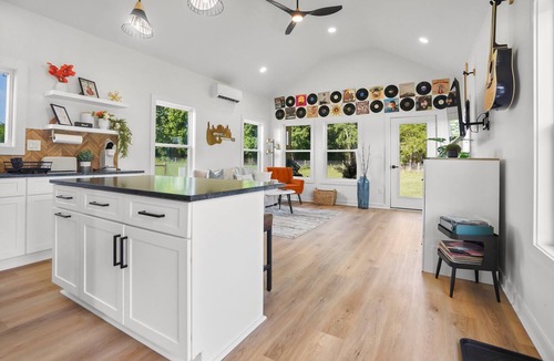 Spring Hill House | The Music Box at Hidden Gem Farm-Sleeps 6
