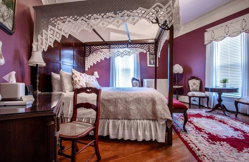 Christiansburg Bed & Breakfast | The Oaks Victorian Inn