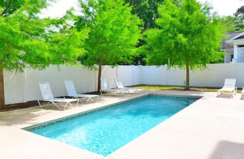 Windy Hill House | The Palm Luxury Beach House w Pool and Game Room