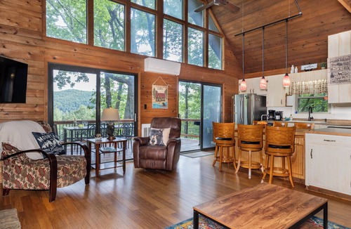 Deep Gap Cabin | The Perfect Family Getaway!Sleeps 8, 3 BR-3 BA, Incredible VIEWS, Pet-Friendly!
