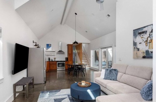 North Charleston House | The Polygon, Park Circle, Pet Friendly
