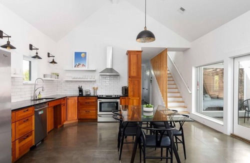 North Charleston House | The Polygon, Park Circle, Pet Friendly