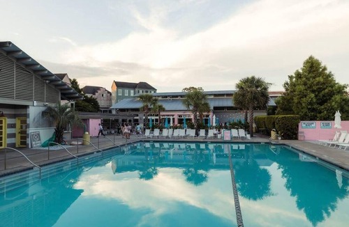 North Charleston House | The Polygon, Park Circle, Pet Friendly