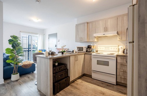 Pointe-Saint-Charles Apartment | The Prestige 3BR| Griffintown Views