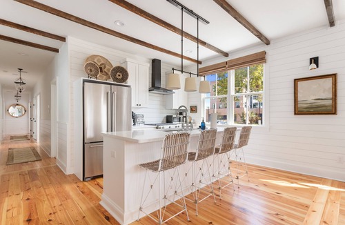 Westside House | The Saint Philip House | Steps to King St