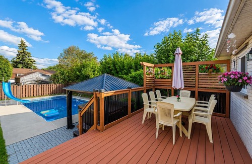 Saint-Hubert House | The Sarana Retreat: Your Oasis of Relaxation