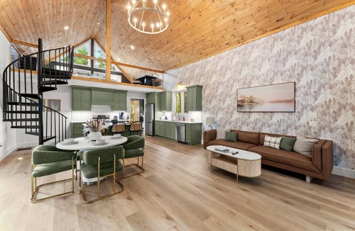 Cleveland Cabin | The Springer Cabin | 37 Acres | Hot Tub | 2 Kings | Pickleball | Mountain Views | <30 minutes to Helen | Book Multiple Cabins for Larger Groups