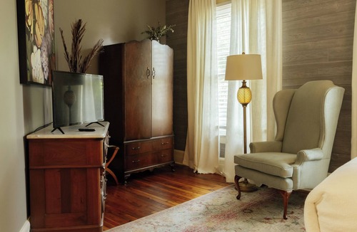 Newton Bed & Breakfast | The Trott House Inn
