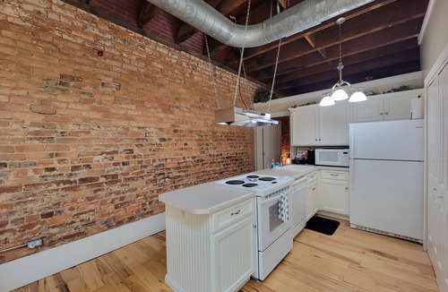 Abbeville Apartment | The Uptown - King Suite on Abbeville's Historic Square