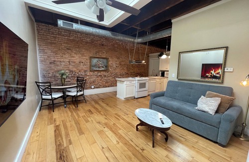 Abbeville Apartment | The Uptown - King Suite on Abbeville's Historic Square