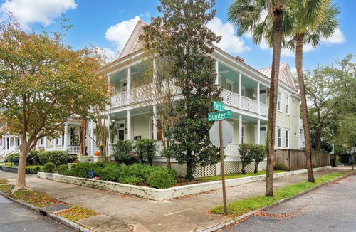 Westside Apartment | The Velvet Magnolia House- Historic 3-bedroom apartment in charming Charleston