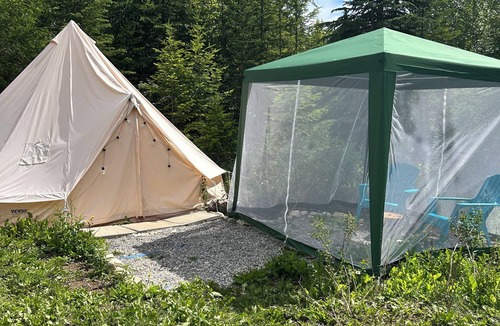 Golden RV Rental | The Wanderer- 5 minutes from Skybridge