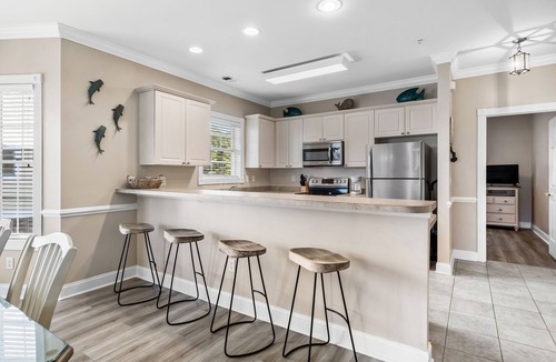 Central Myrtle Beach Condo | Three Bedroom Resort Condo close to Golf, Beach, Shopping & Popular Attractions
