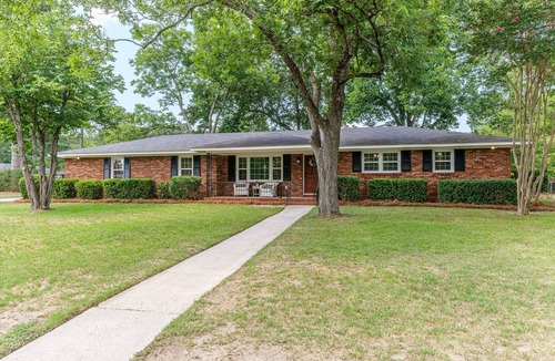 Martinez House | Three bedroom two bath with fenced yard. The sleeping arrangements for this property are 3 queen beds. No garage access.