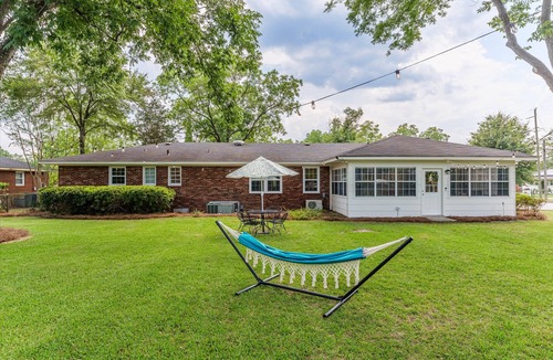 Martinez House | Three bedroom two bath with fenced yard. The sleeping arrangements for this property are 3 queen beds. No garage access.