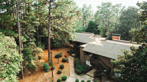 Pinehurst Apartment | Three Little Pines Condo 2BD 2BA with Seasonal Pool Close to Village and Pinehurst Resort