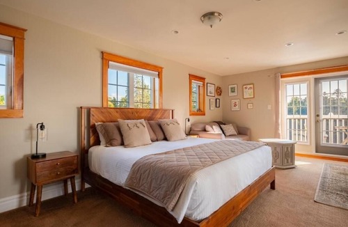 Hall's Harbour Bed & Breakfast | Tides Inn Guest Suites