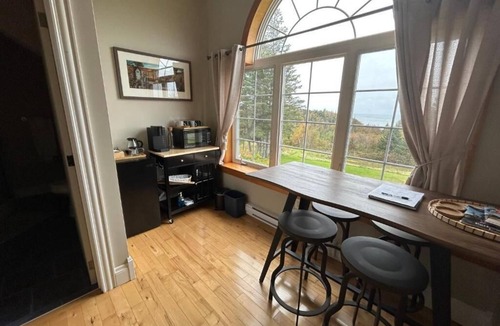 Hall's Harbour Bed & Breakfast | Tides Inn Guest Suites