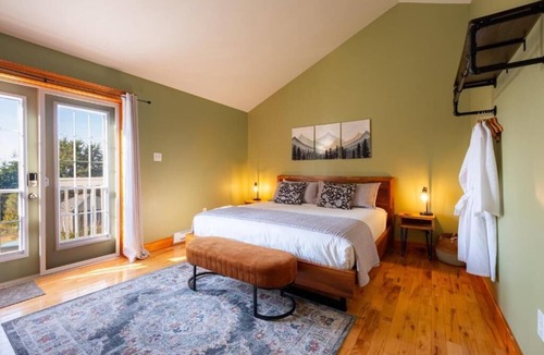 Hall's Harbour Bed & Breakfast | Tides Inn Guest Suites