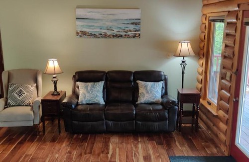 Northern Bruce Peninsula Ski Chalet | Tobermory Peaceful Private Entire Cottage Log Home Spacious Fully Equipped