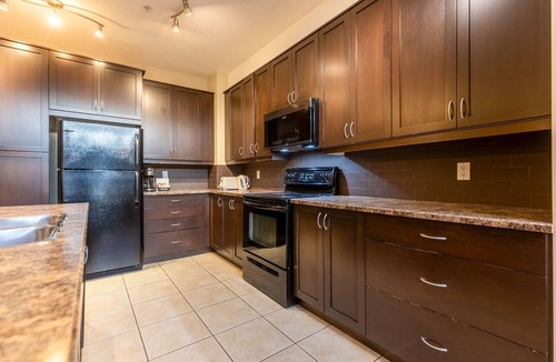 East Kootenay Condo | Top Floor with AC. Hot Tub. Mtn. Views