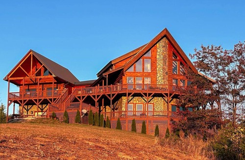 Dobson Cabin | Top Rated Mountain Cabin- 6 rooms w/outdoor living