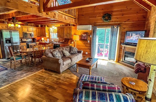 Piney Creek Cabin | Trade the Heat for Mountain Breezes - 3BR/3BA, Hot Tub, River Access, WiFi