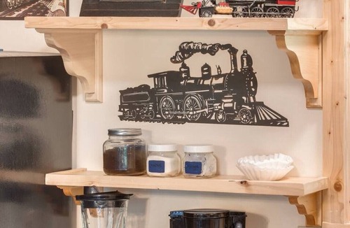 Cherokee Cabin | Train Rides, Trails & Casino Fun : Your Smoky Hub.