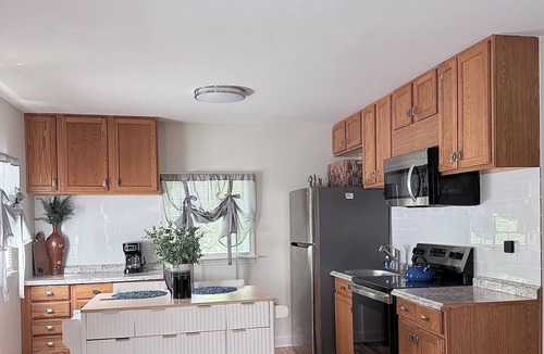Paw Creek House | Tranquil 1-bedroom house in quiet residential neighborhood near the airport,