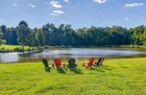 Midlothian House | Tranquil Cottage in Virginia Countryside w/Pond!