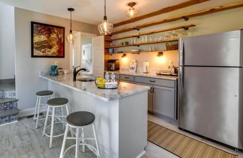 Midlothian House | Tranquil Cottage in Virginia Countryside w/Pond!