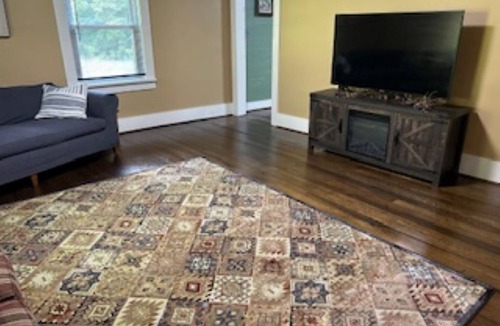 Simmonsville House | Tranquil Escape in New Castle