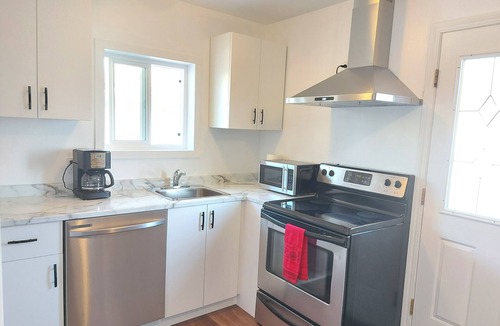 Southeast Kelowna House | Tranquil Retreat 2-Bedroom Suite on 2nd Floor