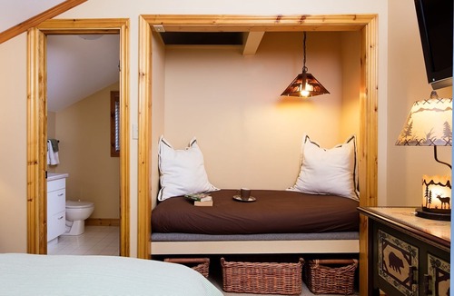Beaver Mines House | Tranquil Retreat near Castle Wildland Provincial Park (dog friendly!)