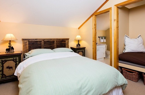 Beaver Mines House | Tranquil Retreat near Castle Wildland Provincial Park (dog friendly!)
