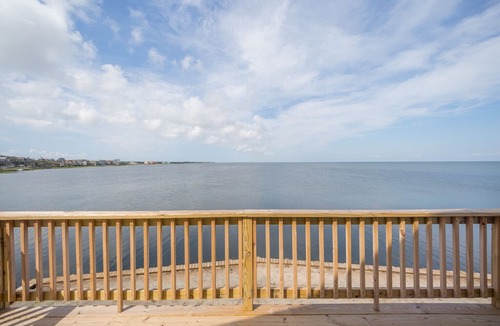 Brigands' Bay House | Treasured Memories - Upgraded 3 Bedroom SoundFront Home in Frisco