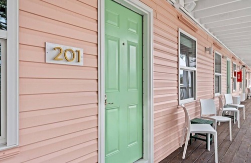 Windy Hill Apartment | TreeHouse Lodge, Walk to Beach, Pet-Friendly 201