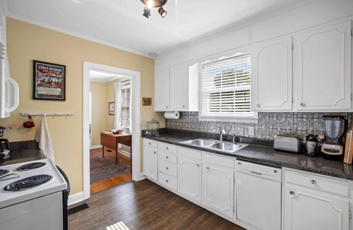 Inglewood House | Trendy East Nashville Home | Huge Fenced Yard & Deck | 4 Free Parking Spots