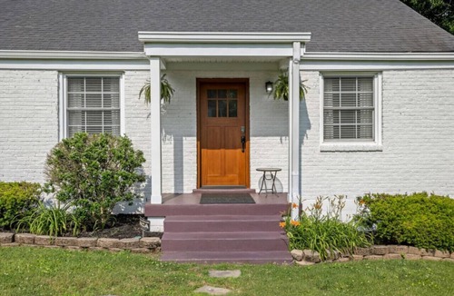 Inglewood House | Trendy East Nashville Home | Huge Fenced Yard & Deck | 4 Free Parking Spots