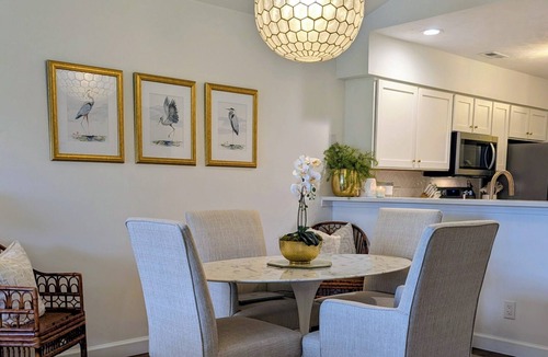 Pawleys Island Condo | True Blue Lux 2 bedroom Condo with view. 5 mins to Beach, Restaurants, Shopping.