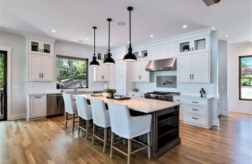 Turtlehead House | Turtlehead 520: Luxurious 6BR retreat in scenic Salem, SC, perfect for family getaways.