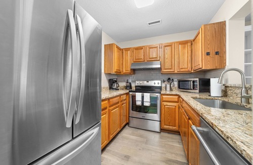 Cornelius Condo | Tuscany Lane Townhouse - 2 floors, Near Lake, Pool, Pets OK - LKN Location