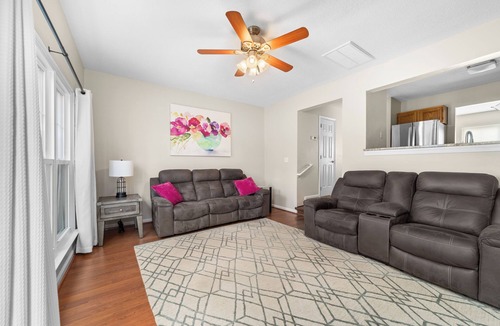 Cornelius Condo | Tuscany Lane Townhouse - 2 floors, Near Lake, Pool, Pets OK - LKN Location