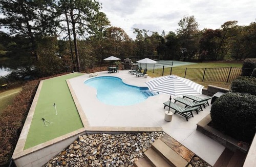 Foxfire House | Ultimate Golf Trip House - Pool & Pickleball