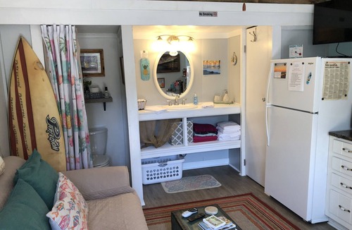 Charleston Cottage | Unique Romantic Beach Style Cottage close to Folly Beach & historic Charleston!