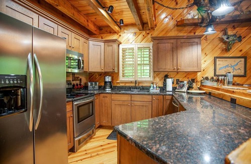 Butler Cabin | Unplug & Unwind: Glamping Getaway on Watauga Lake, Tennessee