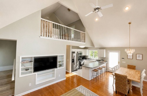 Leasburg House | Updated Lakefront Retreat, Fiber WiFi, Fire Pit, 15 Min to VIR