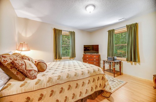 Almond House | Upscale cabin with private hot tub & pool table - two gas fireplaces, central AC