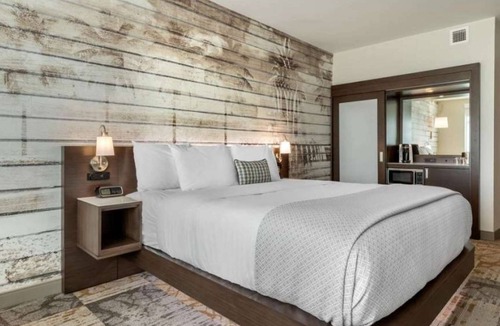 Charleston Hotel | Upscale hotel near Historic District & Folly Beach