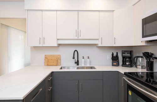 Fraserview Apartment | Urban Comfort: Newly Renovated 3BR/2BA Vancouver